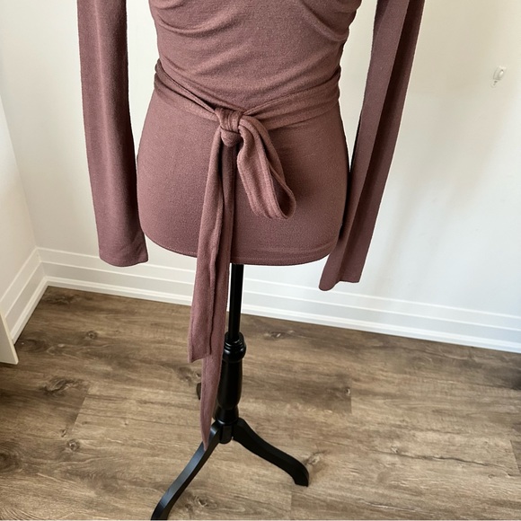 Sz S Aritzia WILFRED FREE Sekula Open Back Tie Wrap Top in Mauve - Picture 3 of 6